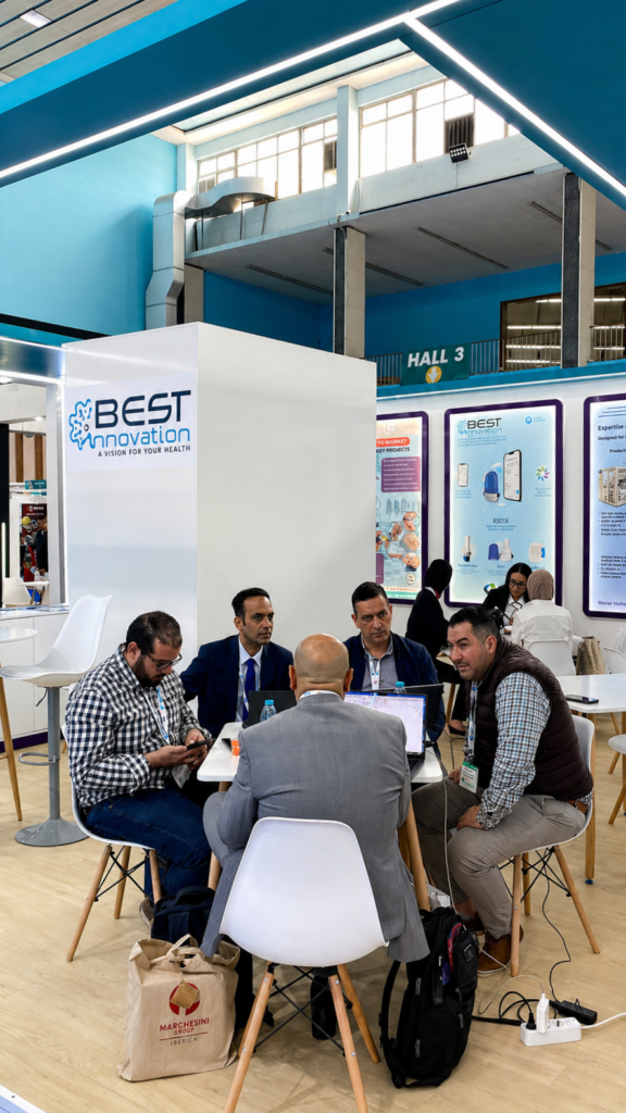 Stand Best Innovation attirant de nombreux visiteurs et générant des interactions professionnelles au Maghreb Pharma Expo 2026 en Algérie