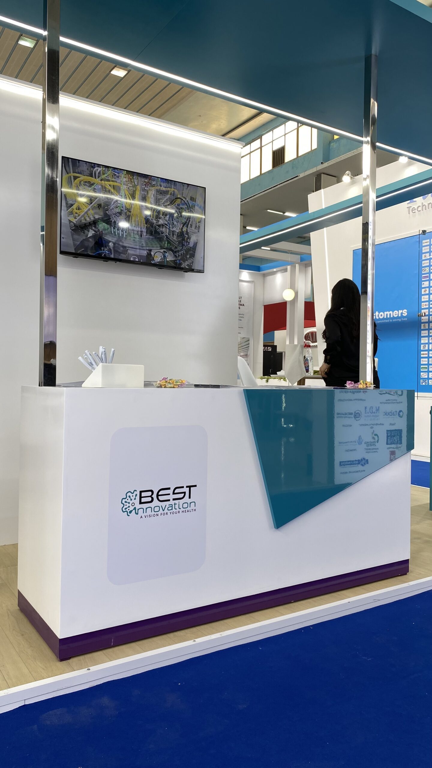 Stand pharmaceutique Best Innovation avec design premium et structure moderne en Algérie