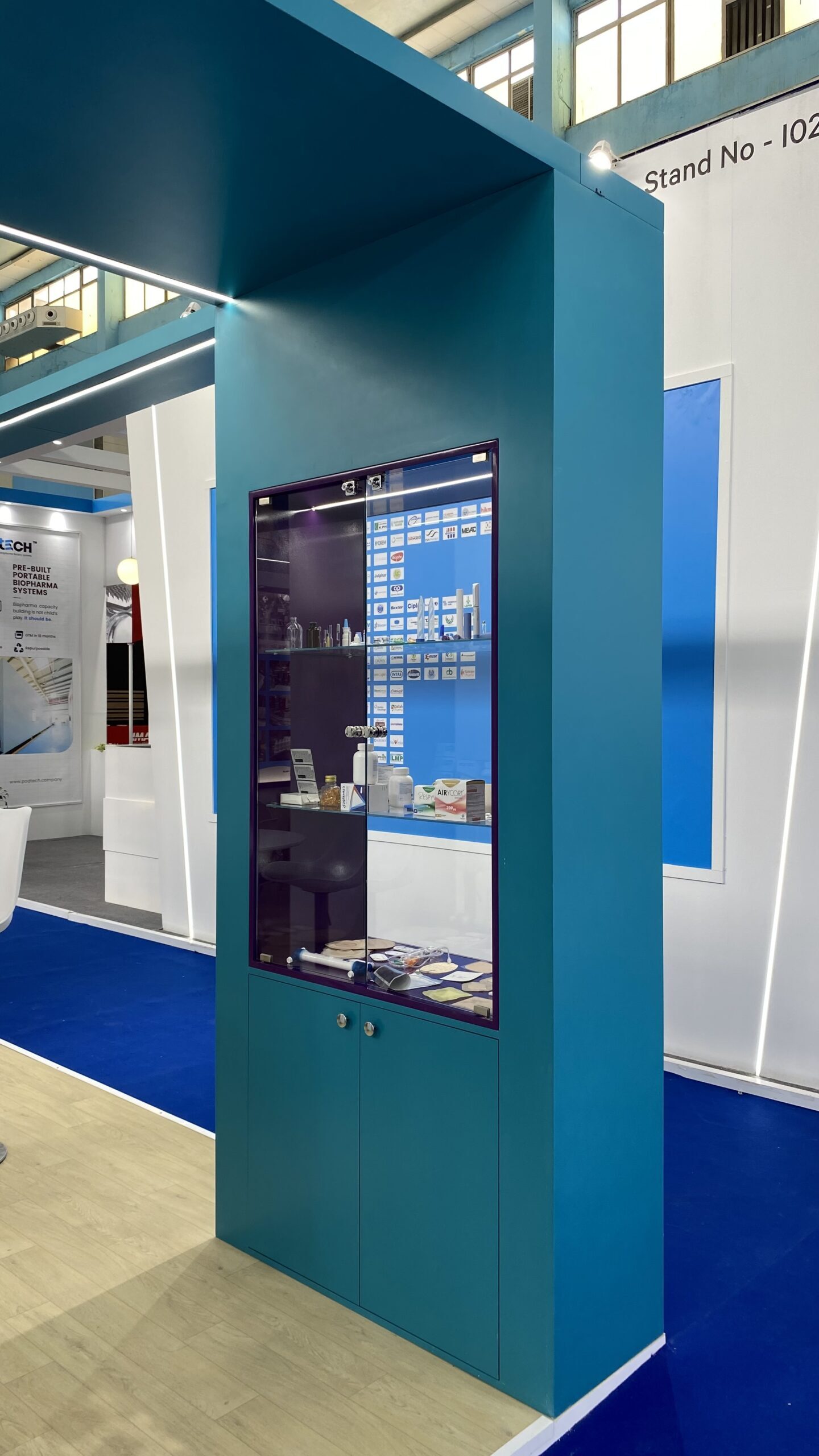 Stand pharmaceutique Best Innovation avec design premium et structure moderne en Algérie